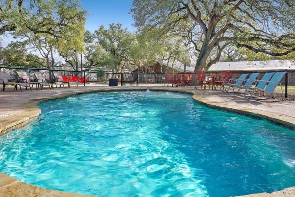 Wimberley Log Cabins Resort and Suites- Reunion Cabin