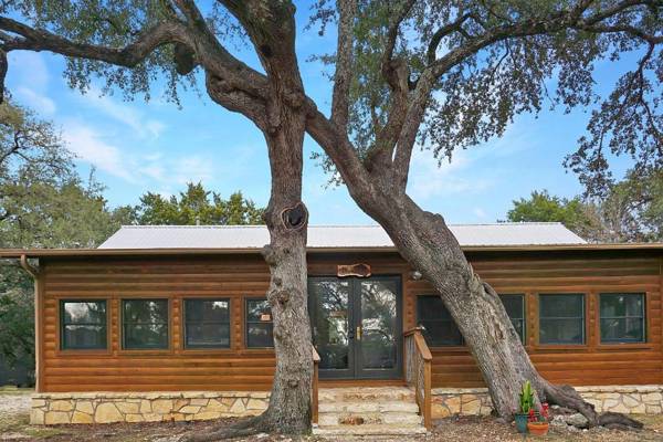 Wimberley Log Cabins Resort and Suites- Reunion Cabin