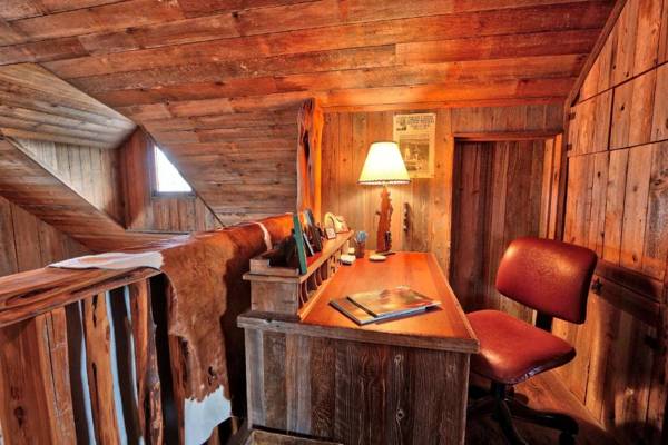 Workspace - Log Cabin at Old Glory Ranch