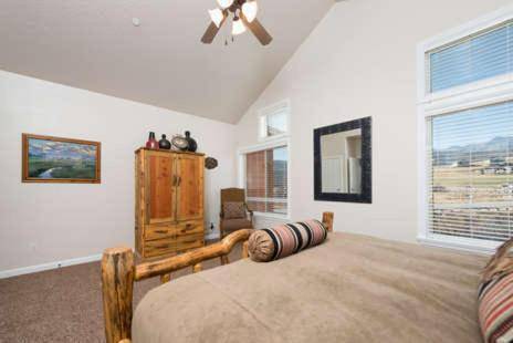 2 Bedroom Huntsville Utah Vacation Rental near Snowbasin LS 19