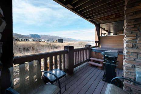 A Lakeside Mountain Condo - 3 Bedrooms near Pineview Reservoir LS 28