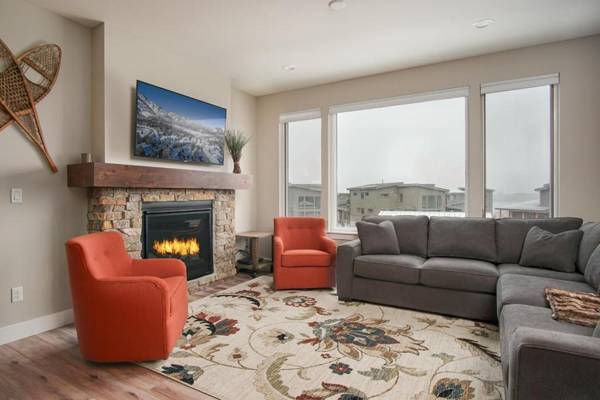 Beautiful New Home Mountain Views Personal Hot Tub EW 24