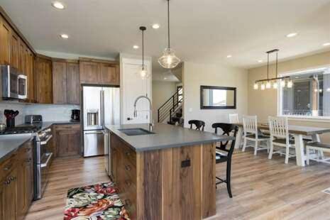 Beautiful New Home Mountain Views Personal Hot Tub EW 24