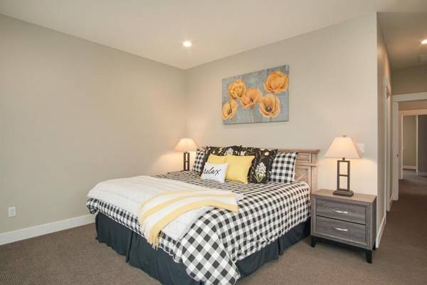 Beautiful New Home Mountain Views Personal Hot Tub EW 24