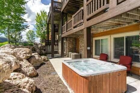 3 Bedroom Condo Just 10 Minutes from Snowbasin ResortLS 15