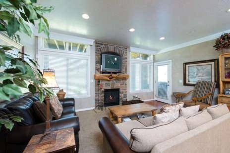 3 Bedroom Huntsville Utah Lodging Option - Sleeps 12 People LS 23