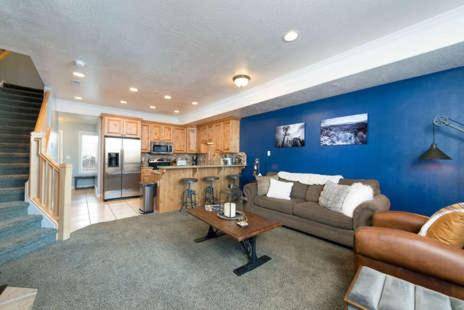 Remodeled Mountain Condo - Huntsville Vacation Rental LS 31