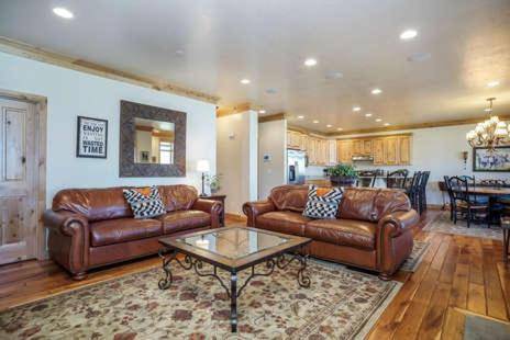 Lakefront Huntsville Utah Lodging Option - 3 Bedroom Sleeps 10 LS59