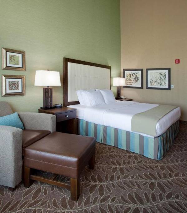 Holiday Inn Express Hotel & Suites Logan an IHG Hotel