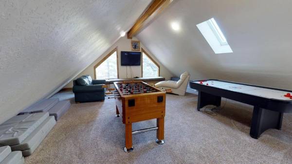 Huge Lil' Cascade Family Lodge 4 floors with Loft and Game Room