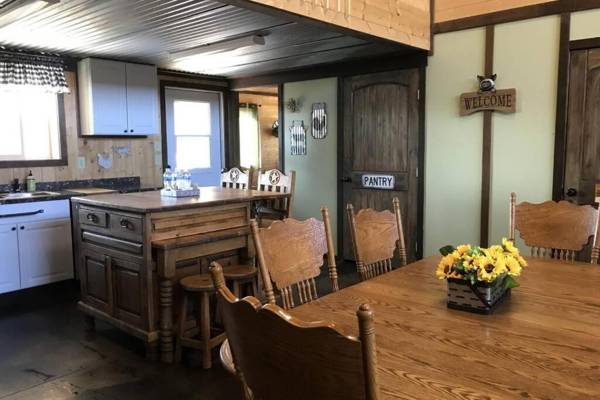 Farm House Cabin Patio TV Room Games BBQ Campfire