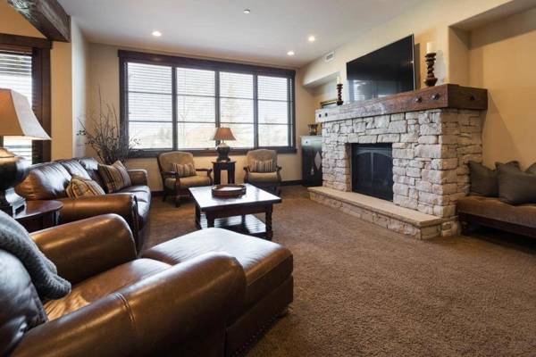 Silver Star #1104 - 2 Bed Condo