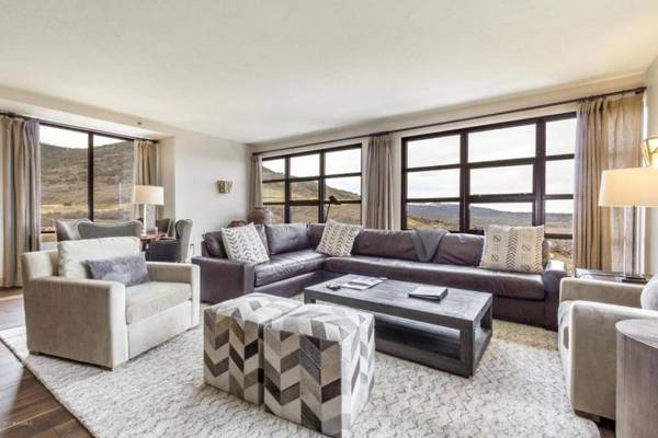 Grand Summit Hotel Penthouse #702