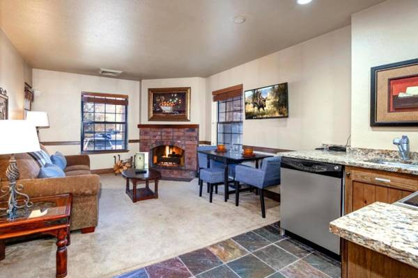 K B M Resorts- CBI-104 Upgraded 1Bd wood fireplace full kitchen wifi walk to slopes