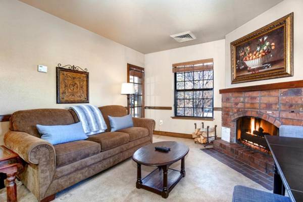 K B M Resorts- CBI-104 Upgraded 1Bd wood fireplace full kitchen wifi walk to slopes