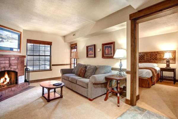 K B M Resorts- CBI-202 Upgraded 1Bd wood fireplace full kitchen wifi walk to slopes