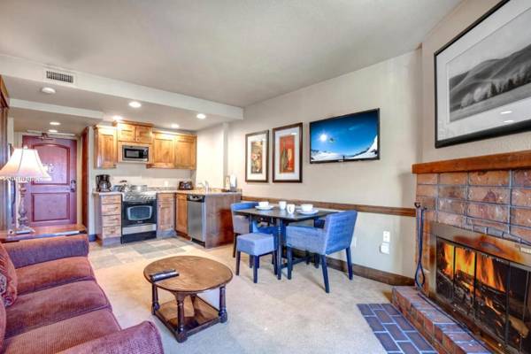 K B M Resorts- CBI-205 Upgraded 1Bd wood fireplace full kitchen wifi walk to slopes