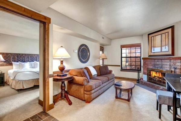 K B M Resorts- CBI-207 Upgraded 1Bd wood fireplace full kitchen wifi walk to slopes