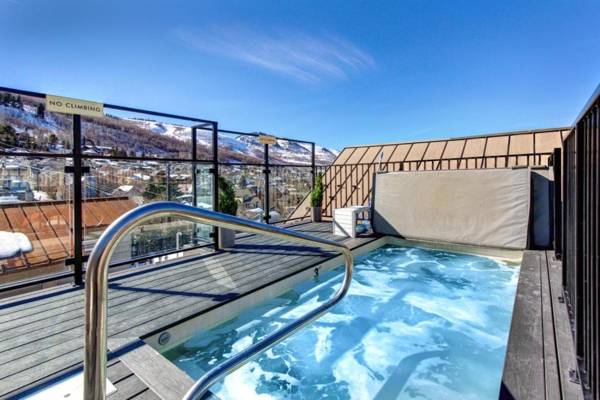 K B M Resorts- LLC-103 Large 2Bd chalet walk to slopes Main Street private hot tub