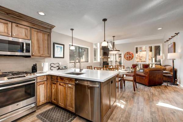 K B M Resorts- RPT-14T Large 4Bd luxury Park City home with fireplace easy access