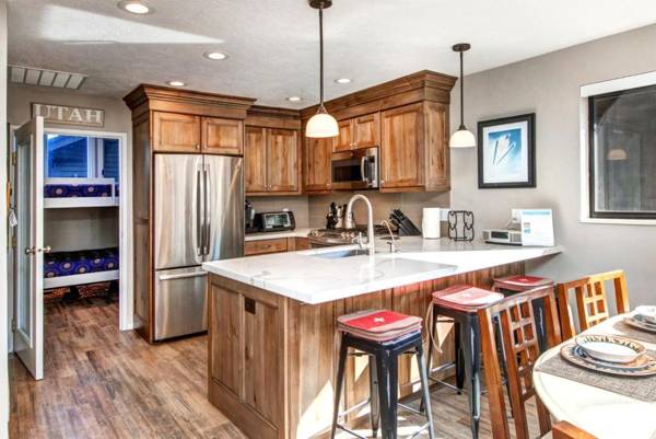 K B M Resorts- RPT-14T Large 4Bd luxury Park City home with fireplace easy access