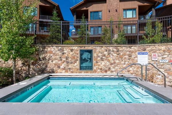Walk to Skiing Beautiful Luxury Townhome at Juniper Landing