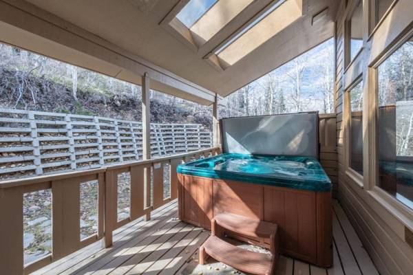 Walk to Deer Valley Private Hot Tub Wood Fireplace Views