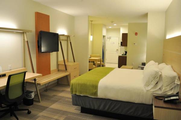 Workspace - Holiday Inn Express & Suites Price an IHG Hotel