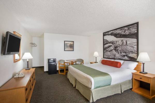 Super 8 by Wyndham Salina/Scenic Hills Area