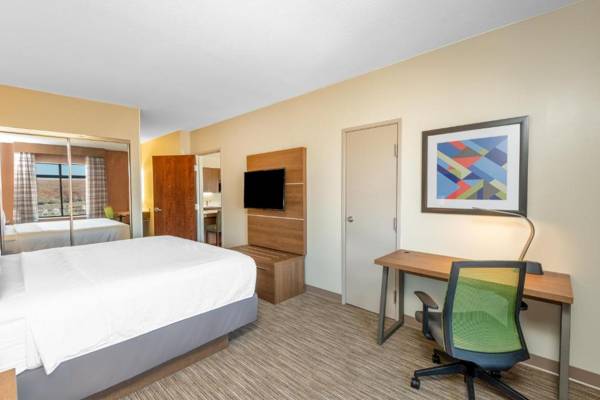 Workspace - Holiday Inn Express Hotels & Suites Washington-North Saint George an IHG Hotel
