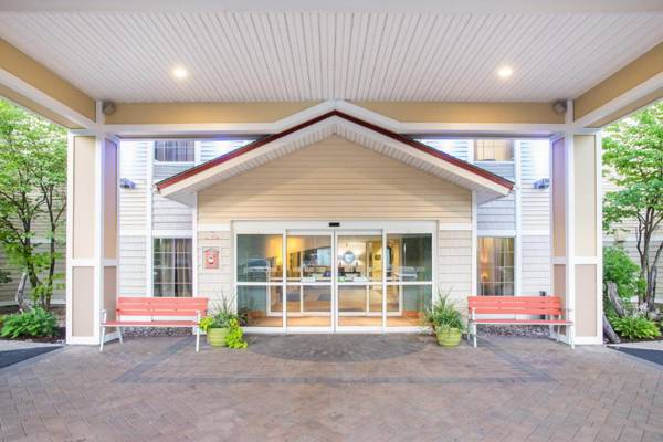 Holiday Inn Express Hotel & Suites Brattleboro an IHG Hotel