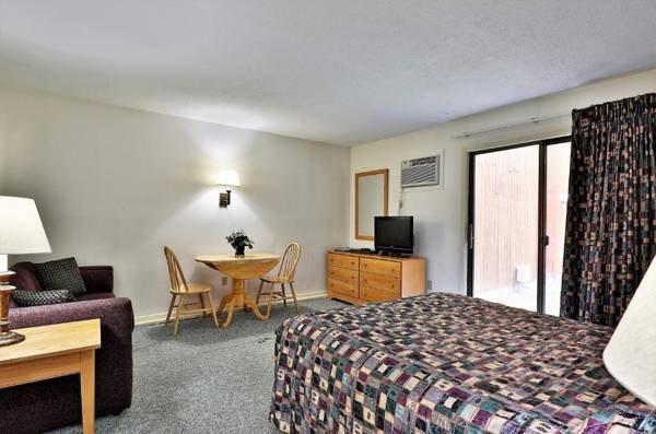 Cedarbrook Queen Studio 110