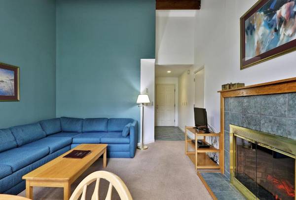 Cedarbrook Queen Suite 203