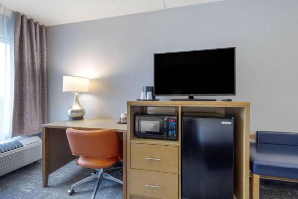 Workspace - Comfort Inn & Suites Alexandria Van Dorn Street