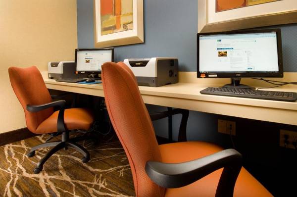 Workspace - Holiday Inn Express & Suites Alexandria - Fort Belvoir an IHG Hotel