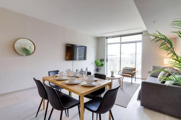 Fantastic 2BR Condo At Crystal City With Rooftop