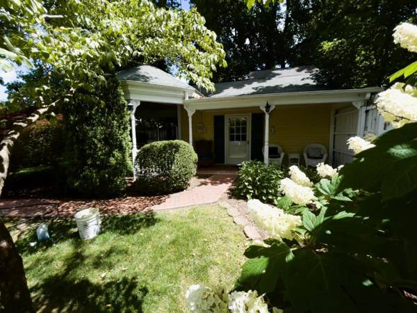 The Oaks Victorian Inn