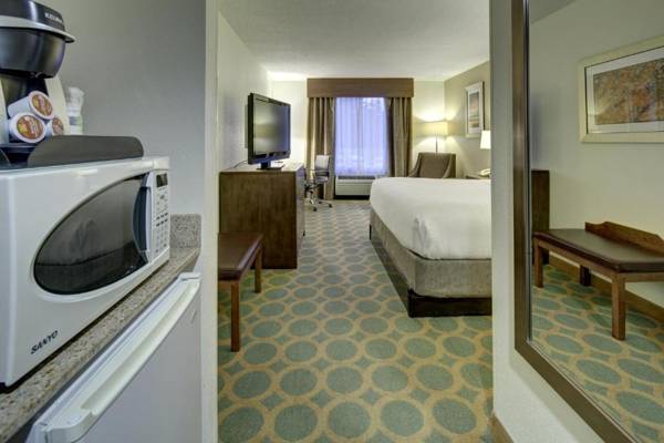 Holiday Inn Express Hotel & Suites Emporia an IHG Hotel