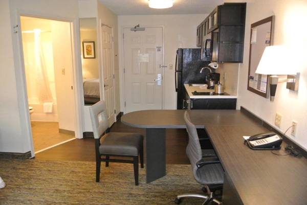 Workspace - Candlewood Suites Washington-Fairfax an IHG Hotel