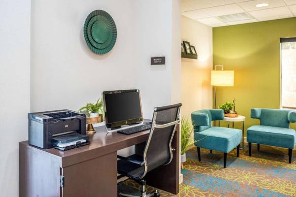 Workspace - Sleep Inn & Suites Harrisonburg near University