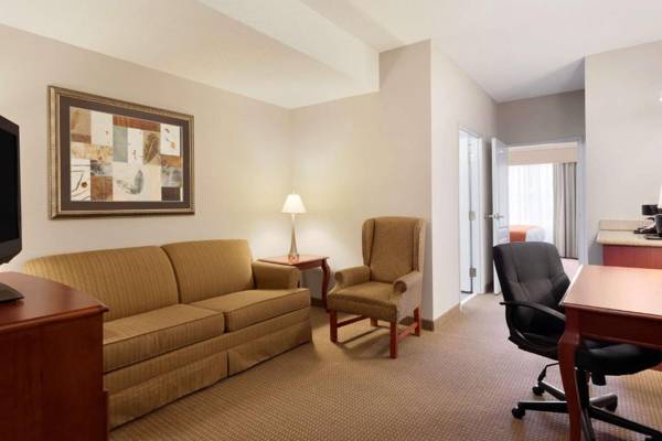 Workspace - Country Inn & Suites by Radisson Harrisonburg VA