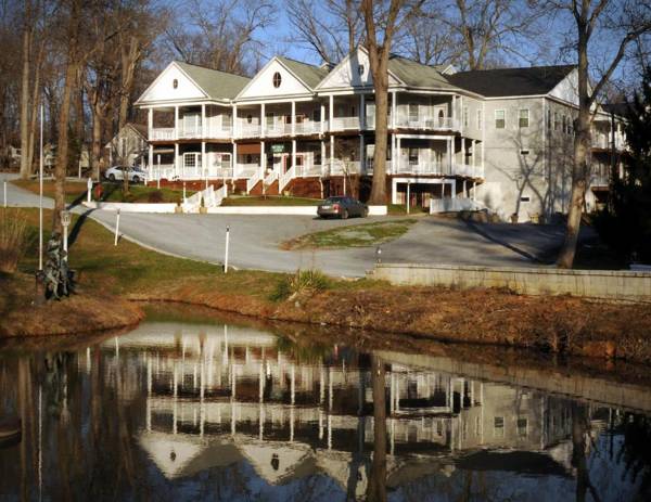 Acorn Hill Lodge and Spa