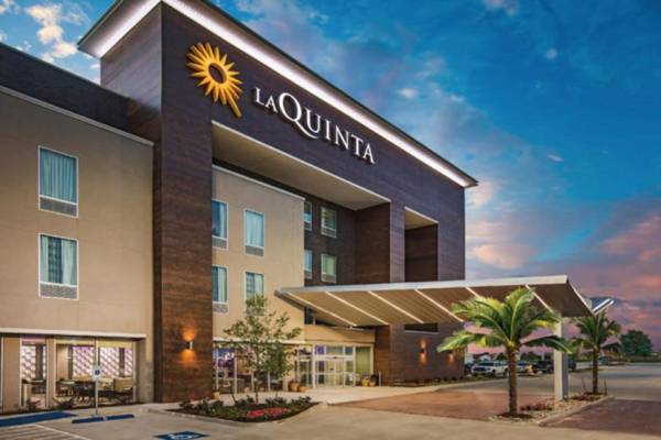 La Quinta Inn & Suites by Wyndham Manassas VA- Dulles Airport