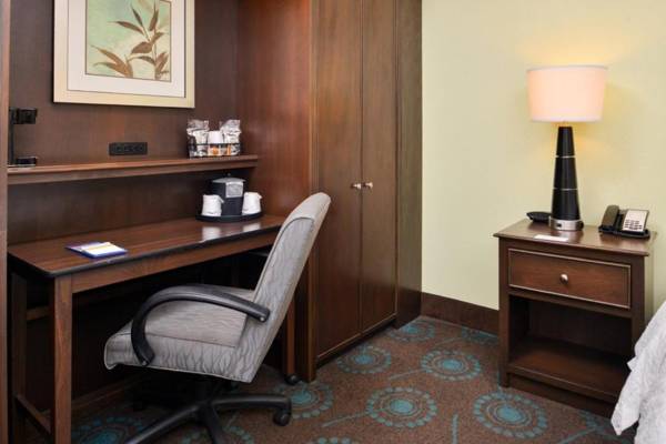 Workspace - Hampton Inn & Suites Newport News-Airport - Oyster Point Area