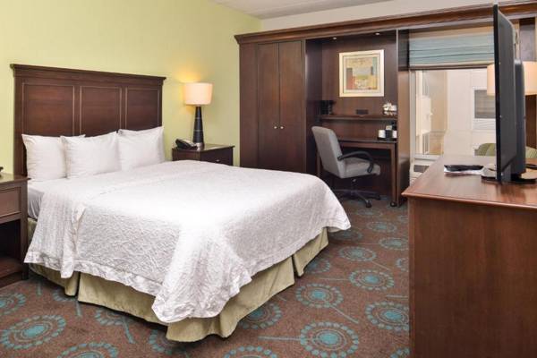 Hampton Inn & Suites Newport News-Airport - Oyster Point Area