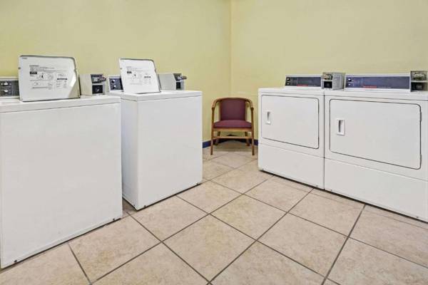 Days Inn by Wyndham Norfolk Military Circle