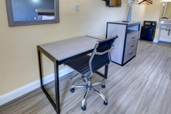 Workspace - Econo Lodge at Military Circle