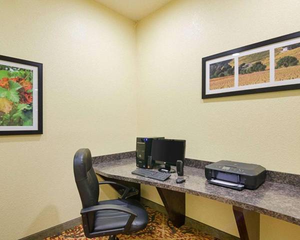 Workspace - Comfort Inn & Suites Orange