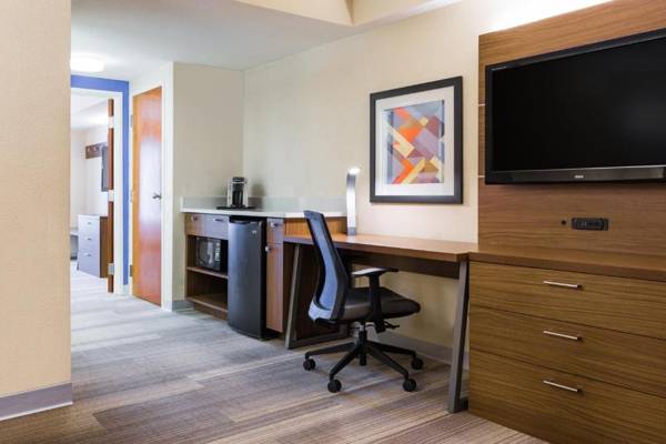 Workspace - Holiday Inn Express Hotel and Suites Petersburg - Fort Lee an IHG Hotel