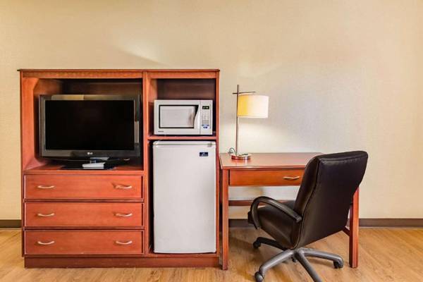 Workspace - Econo Lodge Lexington Downtown near I-81